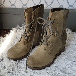 Sorel " Joan of Artic" wedge boot
